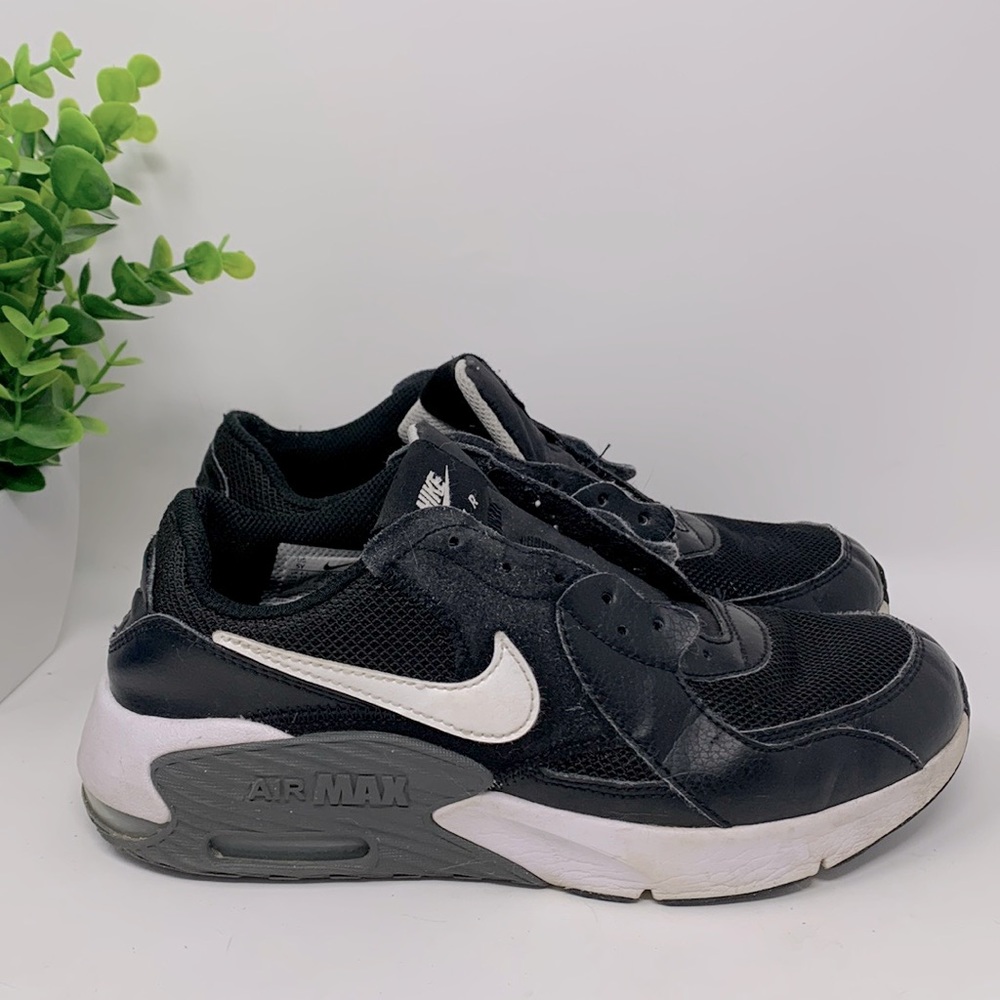 Nike Air Max Excee Low Youth Sz 5 Boys Black White Running Sneakers - Picture 1 of 12